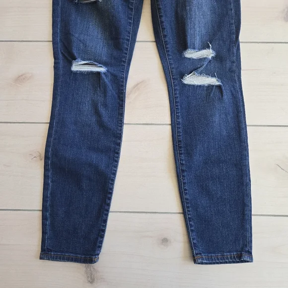 NWT GAP Curvy True Skinny Stretch Jeans Blue Distressed Knees - Picture 6 of 15